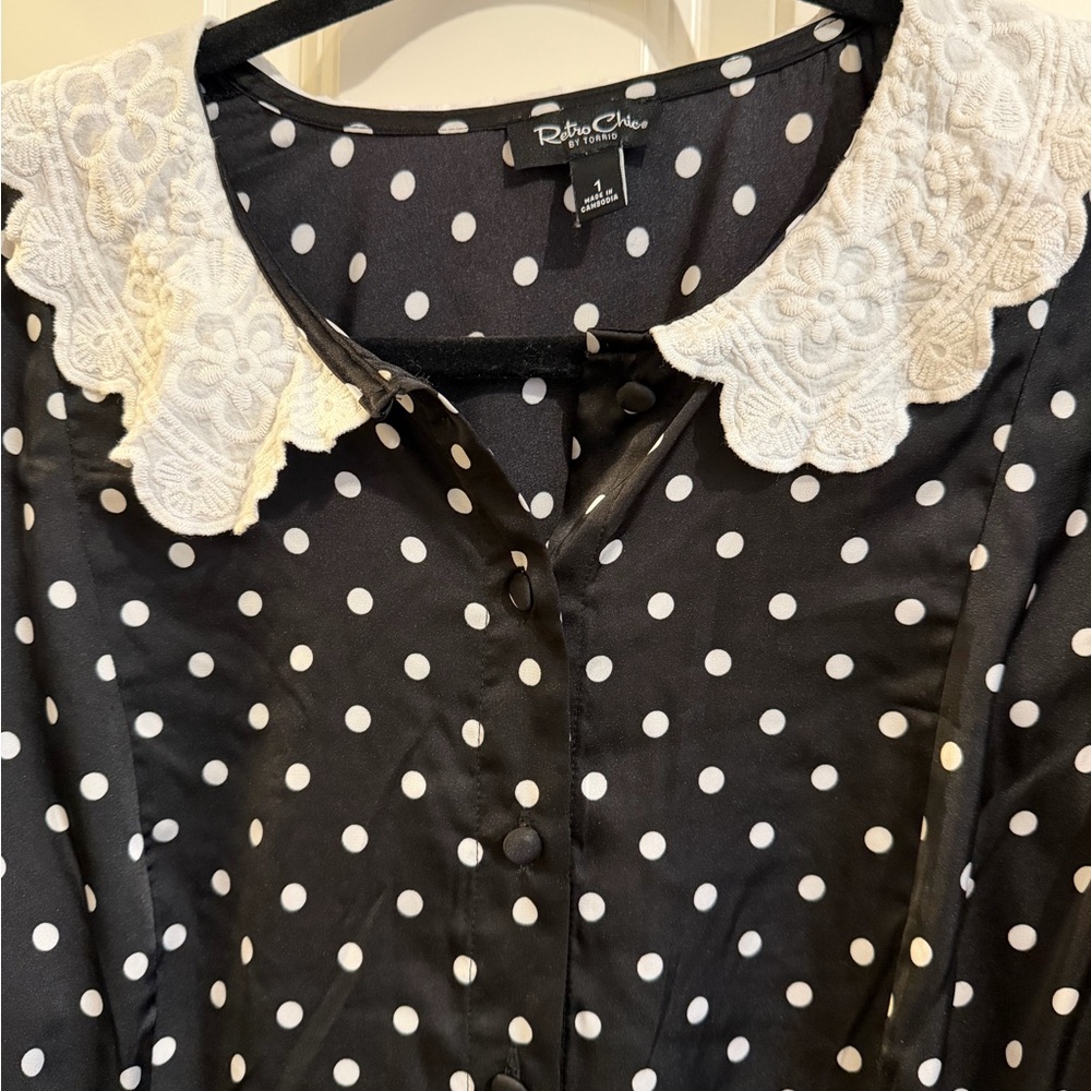 Retro chic by torrid black with white polka dot lace collared blouse - Picture 4 of 5